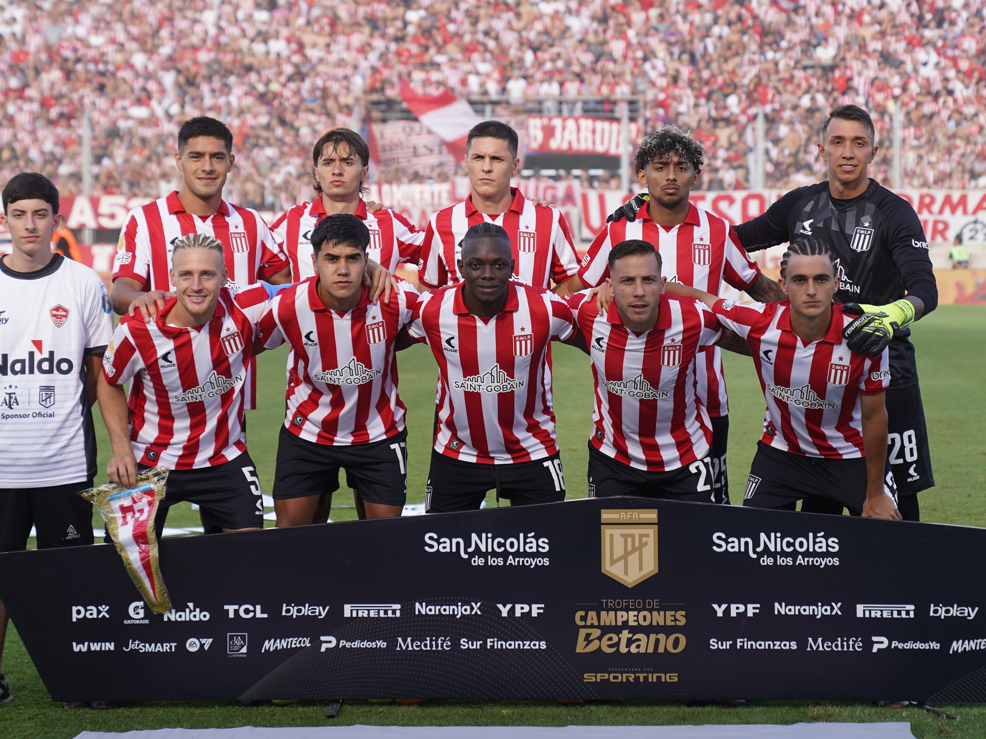 Estudiantes gritó campeón