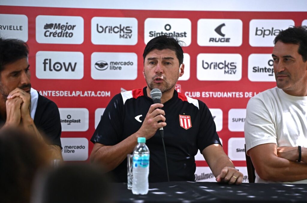 Alexander Medina fue presentado como nuevo DT de Estudiantes y debutará ante Newell’s