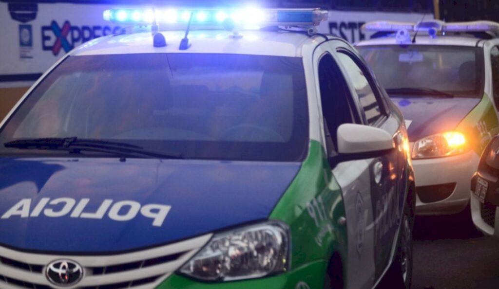 Violento asalto a un hombre en La Plata: los delincuentes escaparon en un vehículo